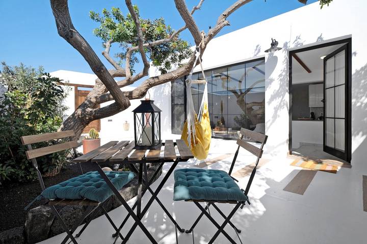 Entire apartment, Apartment "El Jable" with Mountain Views, Garden, Air Conditioning and Wi-Fi in Arrecife, Lanzarote