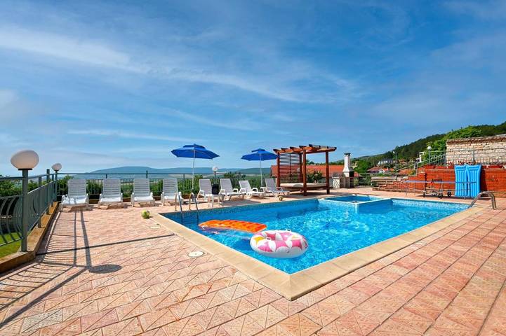 Maison d’hôte pour 36 personnes, avec jacuzzi et jardin ainsi que bassin pour enfant et piscine, adapté aux familles en Bulgarie - 2