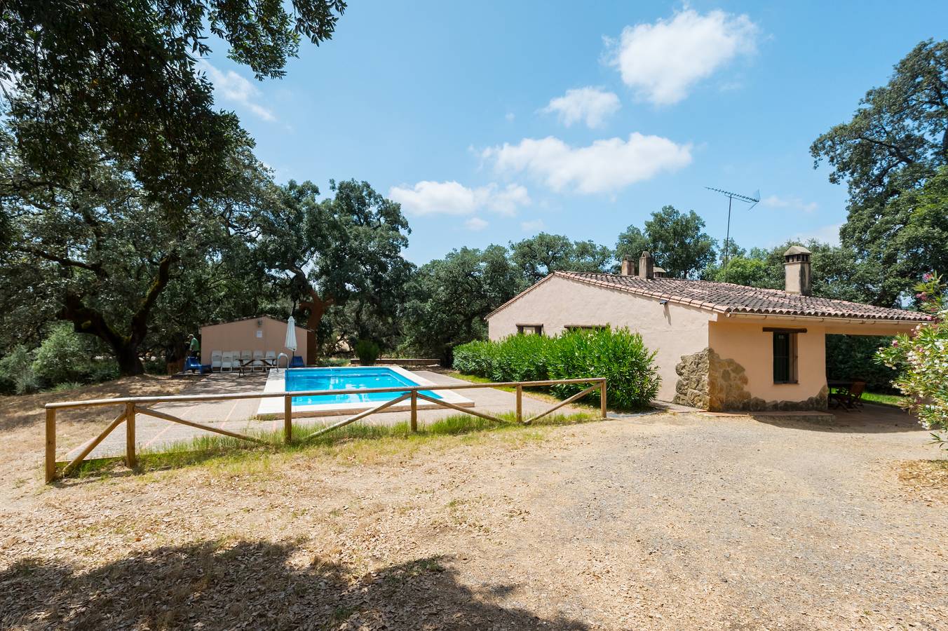 Finca 'Casa El Chopo' mit Gemeinschaftspool in Alájar, Sierra de Aracena y Picos de Aroche