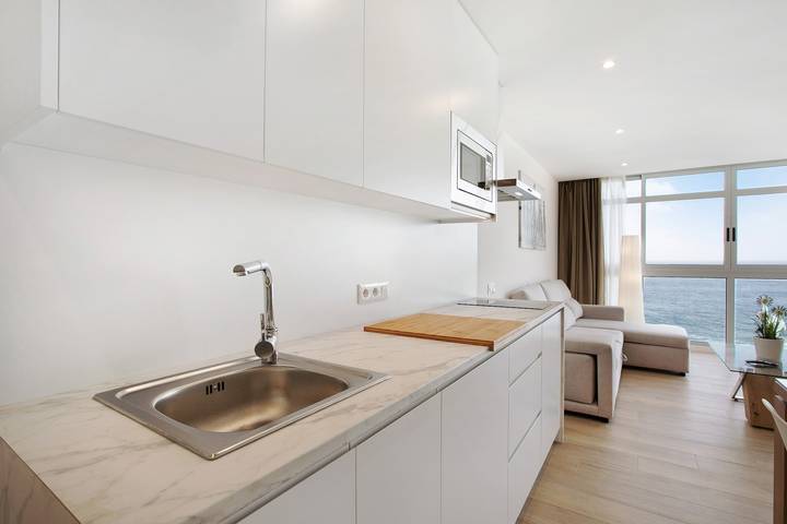 Apartamento entero, Apartamento de vacaciones 'Luxury Loft El Roque 1' con vistas al mar, y Wi-Fi in Mesa del Mar, Tacoronte