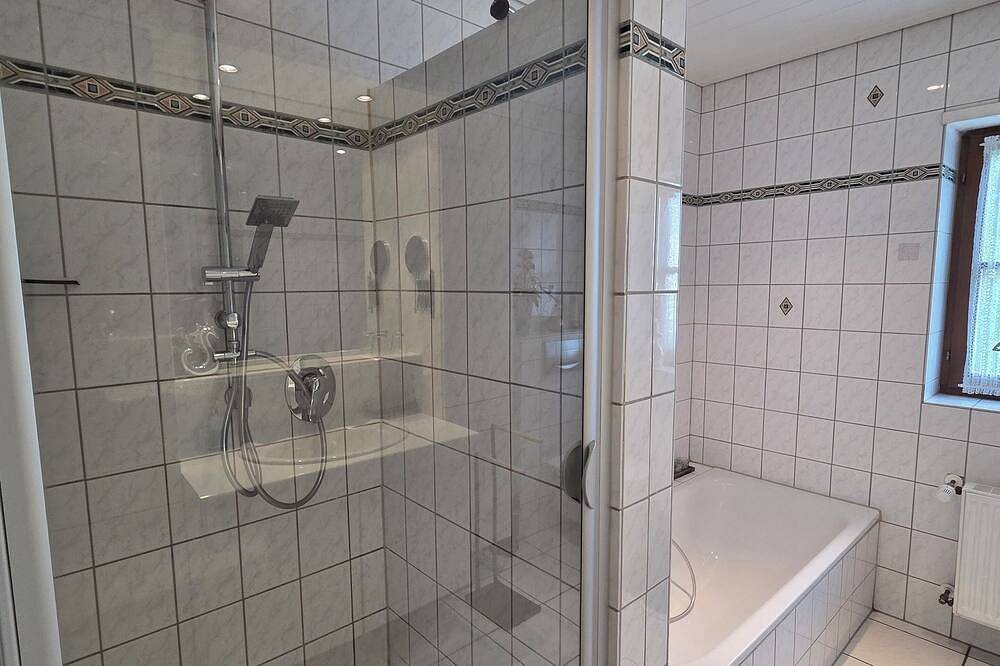 Ganze Wohnung, Traumhafte Ferienwohnung mit Moselblick in Pölich, Moseleifel