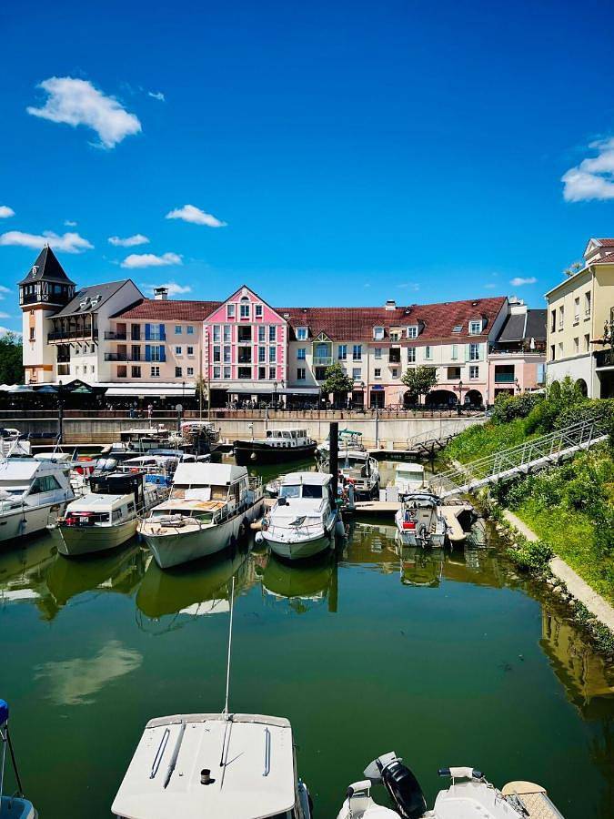Appartement entier, Suite Chic & Confort Votre Parenthèse Idéale in Cergy, Val-d'Oise