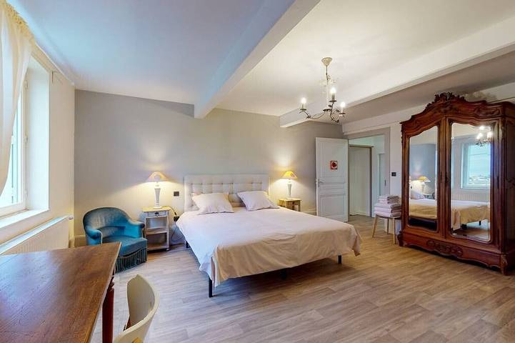 Location de vacances pour 14 personnes, avec jardin à Civrieux (Ain) - 4