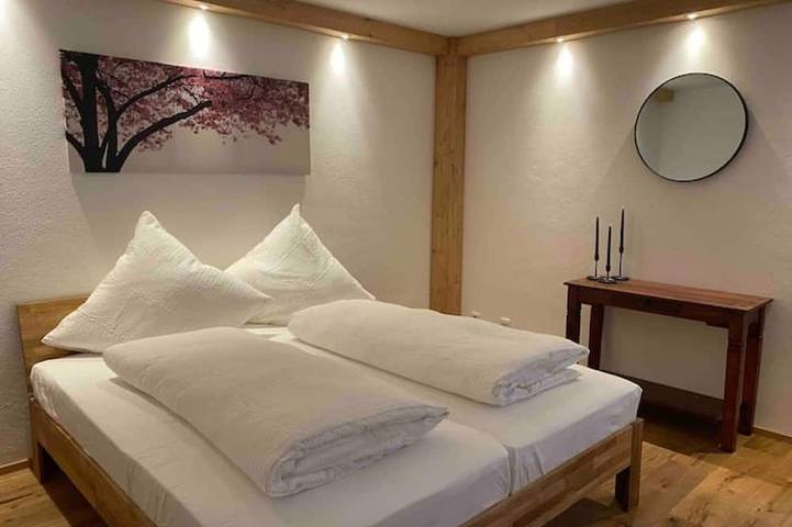 Ganze Wohnung, Neurenovierte 60m2 Fewo „Xaverl“ zw. Stadt&Bergen in Holzkirchen, Landkreis Miesbach