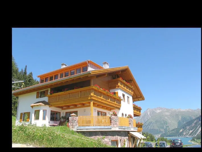 Apartmenthotel für 2 Personen, mit Seeblick und Ausblick sowie Garten - 1