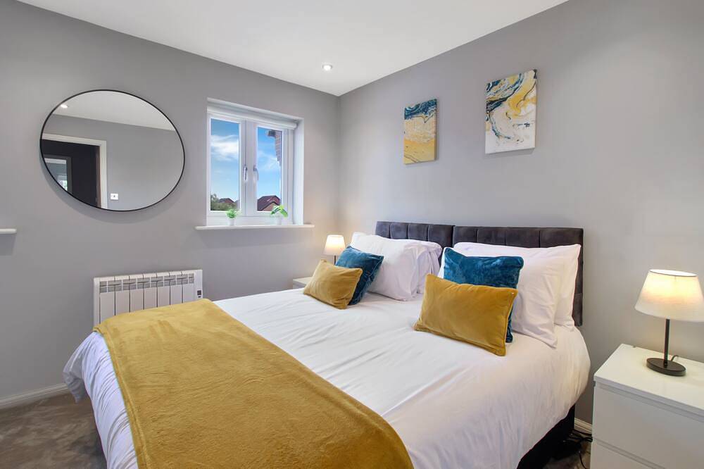 Spotless Two-Bedroom Home with Garden and Parking in Stevenage, Hertfordshire
