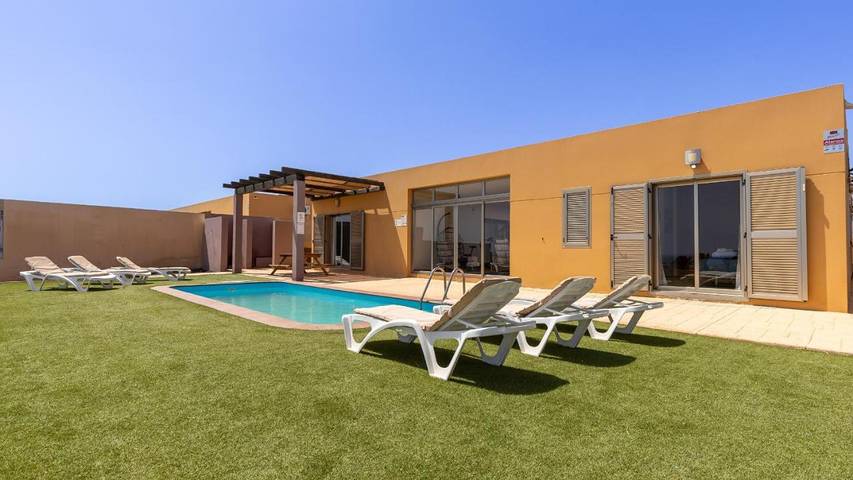 Villa voor 6 personen, met zwembad en terras in Las Salinas