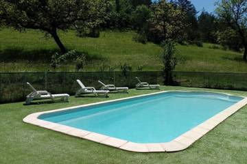 Gîte pour 5 personnes, avec piscine ainsi que terrasse et jardin, animaux acceptés à Les Eyzies-de-Tayac-Sireuil