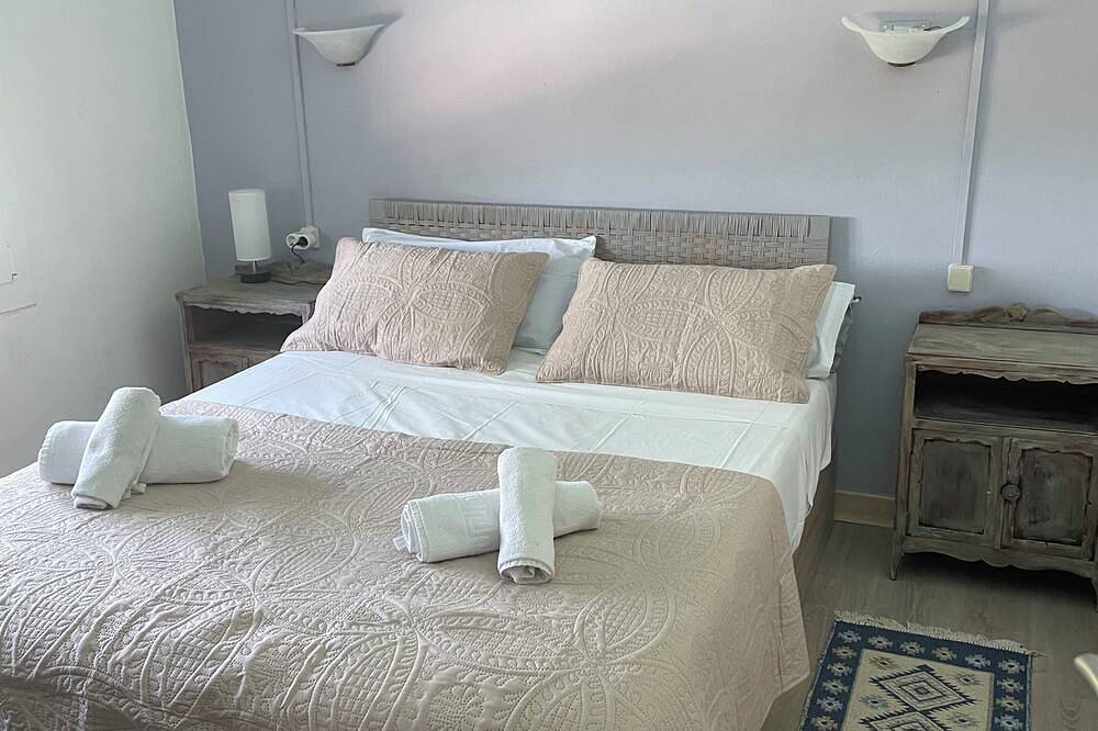 Villa vue sur mer calme 2,5 km de la plage  piscine au sel /trois chambres in els Masos de Pals, Pals