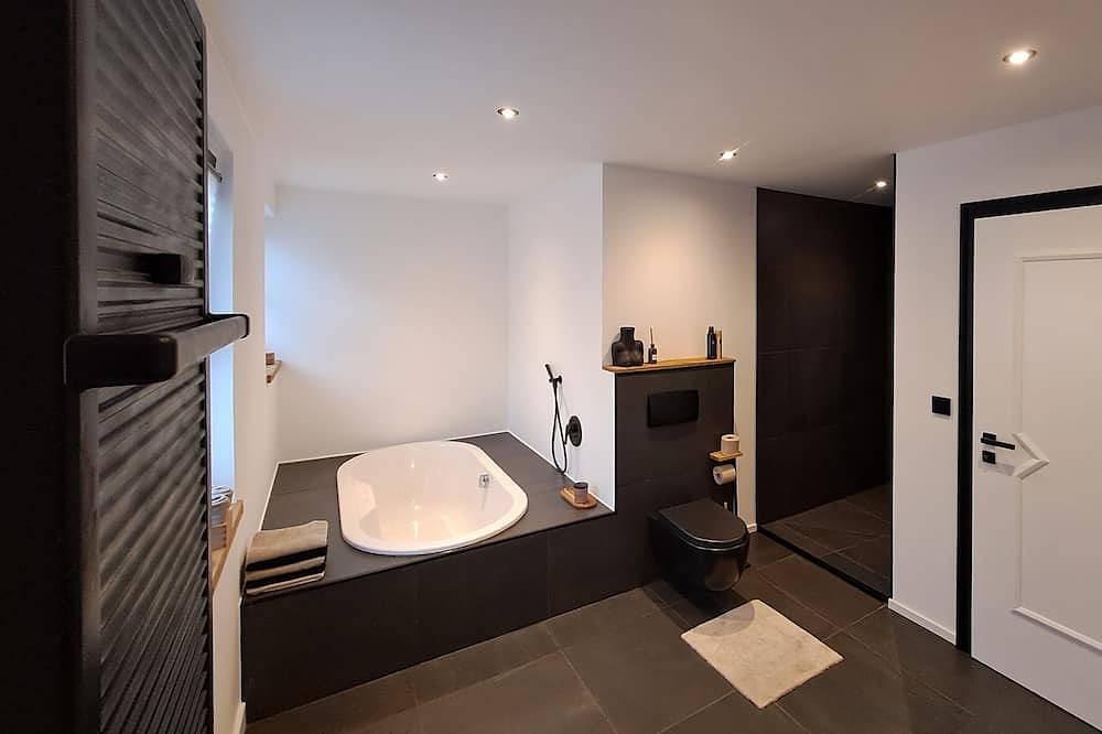 Ganze Wohnung, Wellness Oase mit Privatsauna und  Außen Whirlpool. in Hauzenberg, Passauer Land