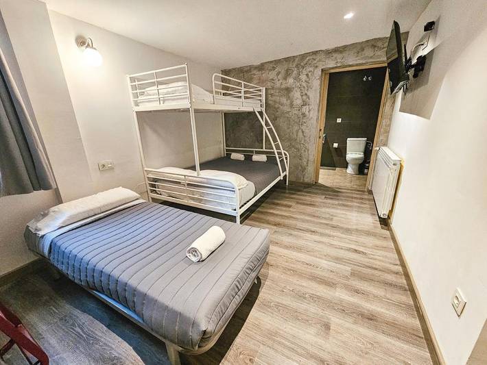 Hotel para 3 personas, con Piscina en Valle del Aragón - 4
