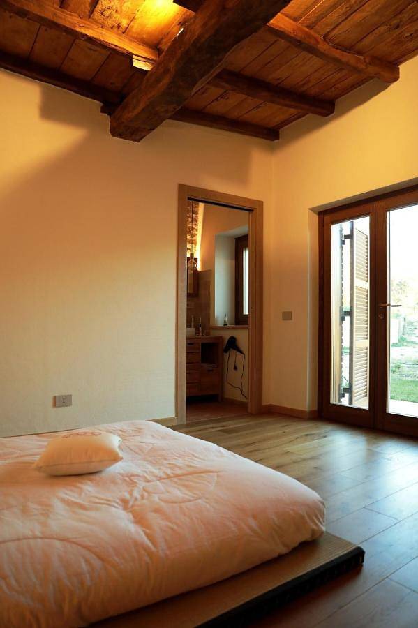 Location de vacances pour 6 personnes, avec jardin ainsi que vue et piscine, adapté aux familles à Poggio Mirteto - 3