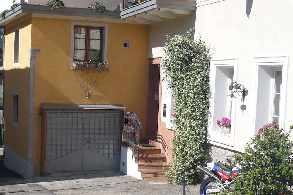 Apartments \"At the Emperor's Lodge\" in Levico Terme, Caldonazzosee