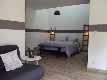 Gîte pour 4 personnes, avec jardin à Longué-Jumelles