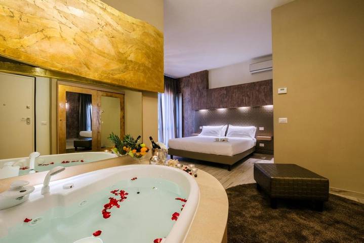 Maison d’hôte pour 2 personnes, avec Balcon ainsi que Terrasse et Jacuzzi à Trani