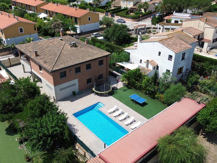 Ferienhaus für 10 Personen, mit Terrasse und Garten