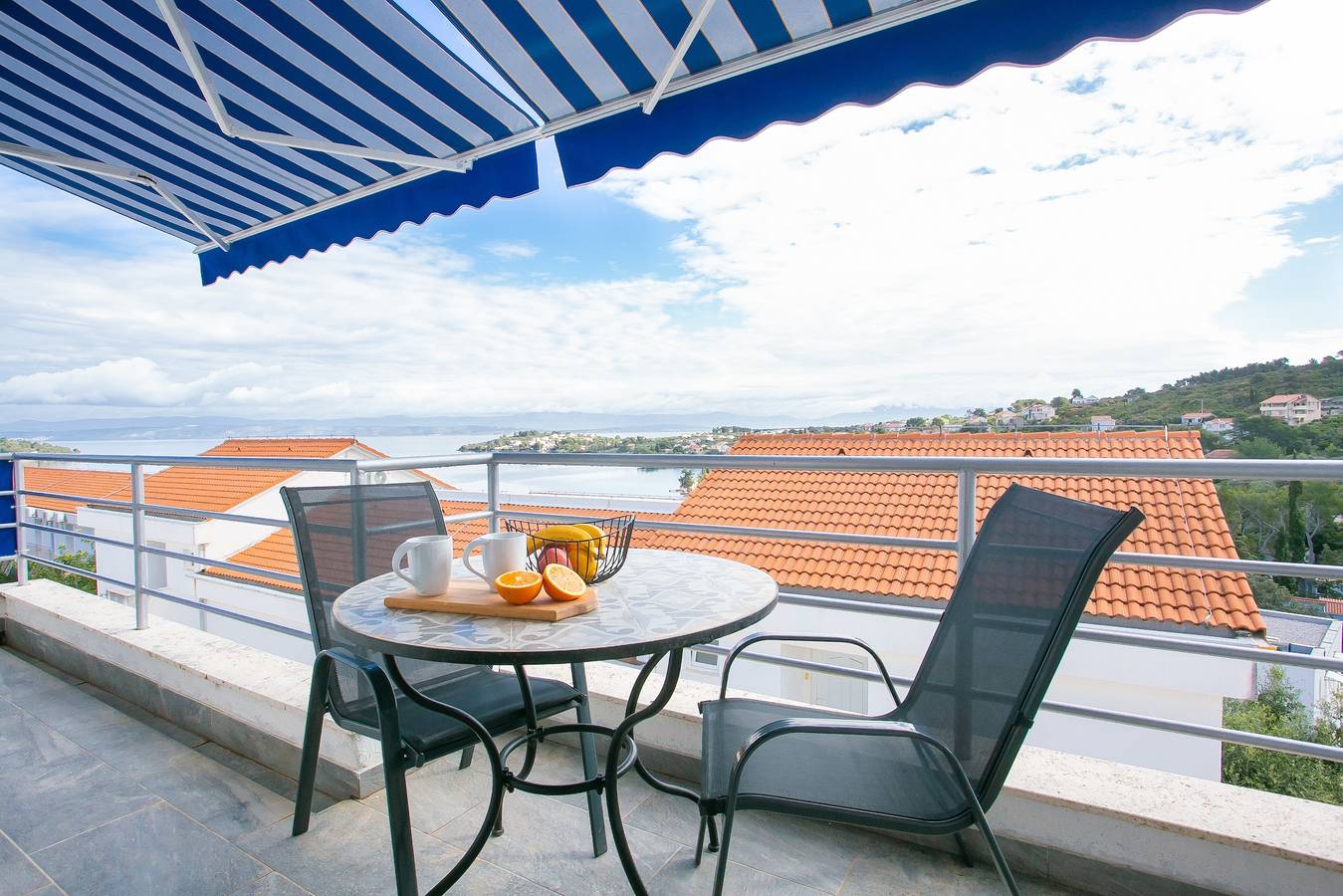 Ganze Wohnung, 2-Zimmer-Ferienwohnung mit Terrasse und Meerblick Necujam, Solta A-5178-a in Necujam, Solta