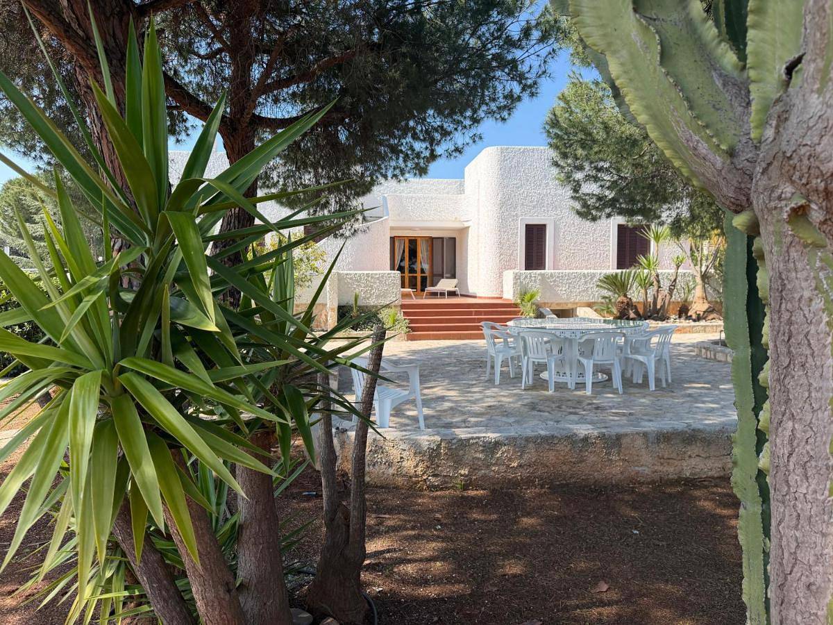 Villa Almandia, Capitolo, Monopoli in Capitolo, Monopoli