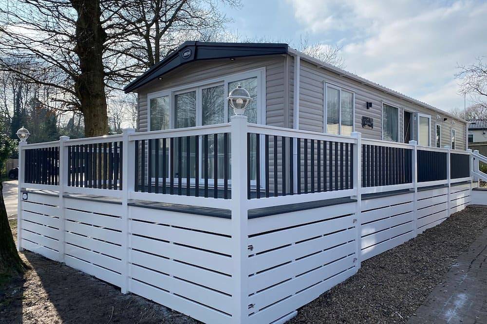 Coghurst Hall Holiday Home Sleeps 6, 2 bedrooms in Guestling, Sussex Est