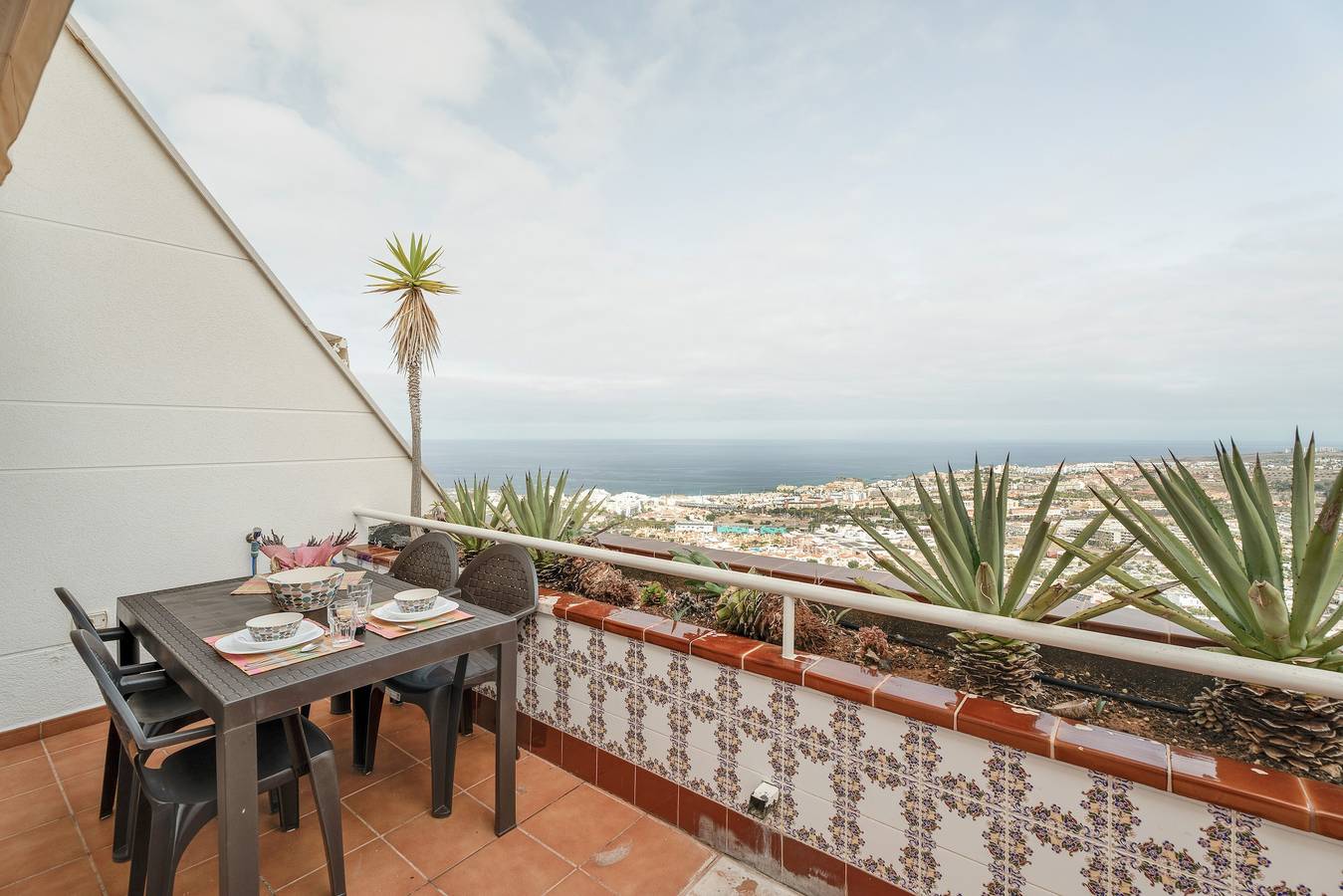 Apartamento entero, Apartamento de vacaciones 'The Sunset' con piscina compartida, Wi-Fi y aire acondicionado in Adeje, Tenerife Sur