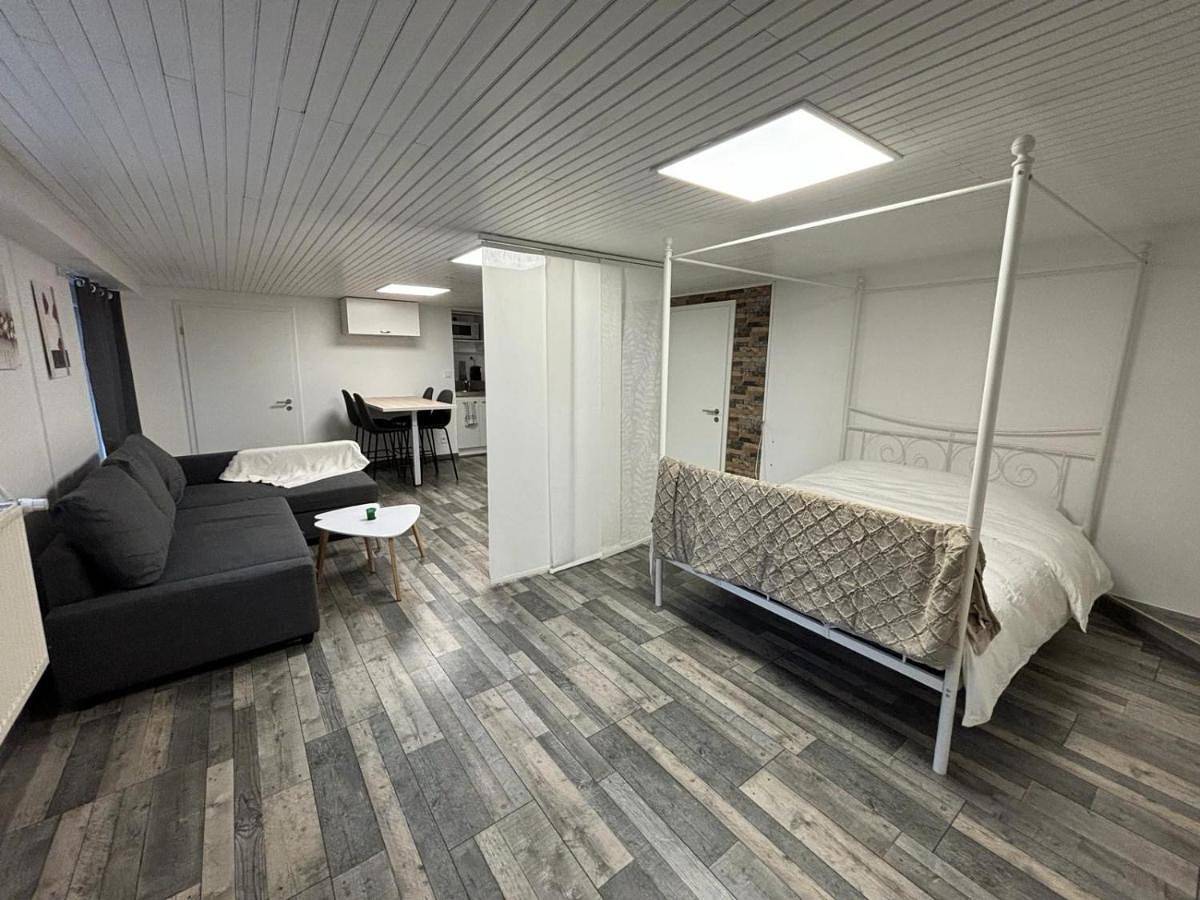 Appartement entier, Studio Apartment in Bollwiller, Région de Guebwiller