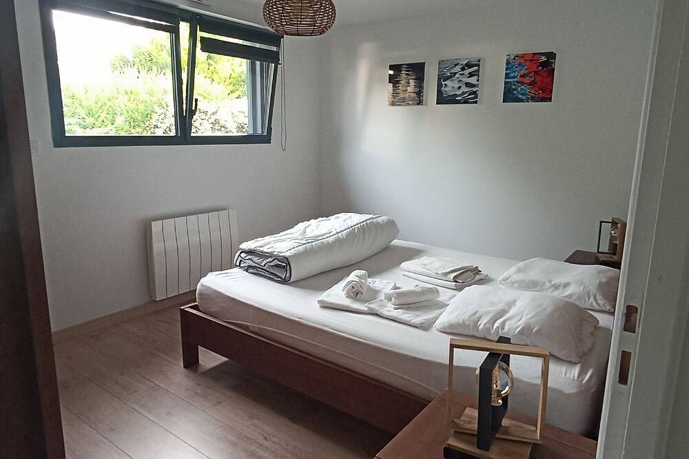 Nice cottage with swimming pool, 5 min from the beach, called \"Stibiden\". in Le Tour-du-Parc, Côte des Mégalithes