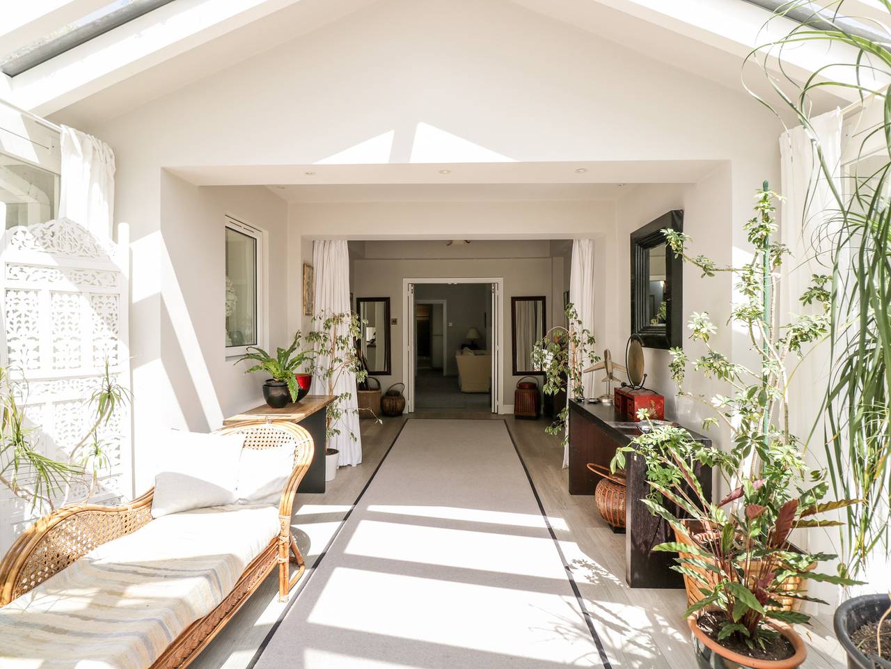 The River House. Avon Valley. Stonehenge (with fishing) in Wiltshire