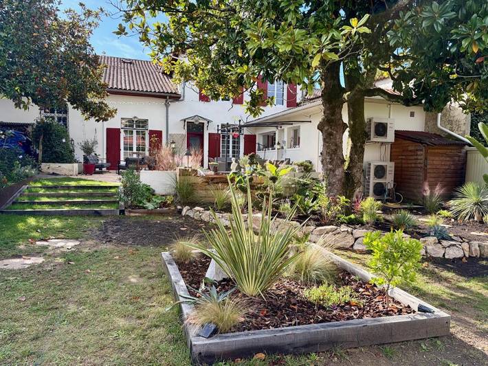 Chambre d’hôte pour 2 personnes, avec Terrasse et Jardin ainsi que Piscine et Vue