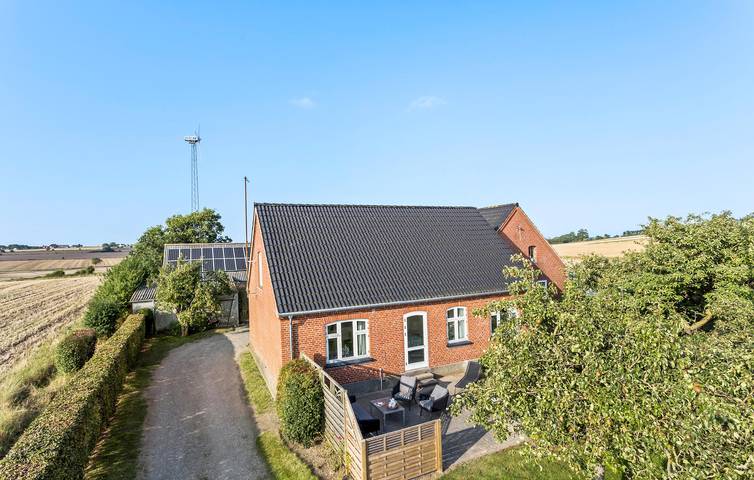 Ferieudlejning for 14 personer, med Terrasse og Jacuzzi i Ærøskøbing