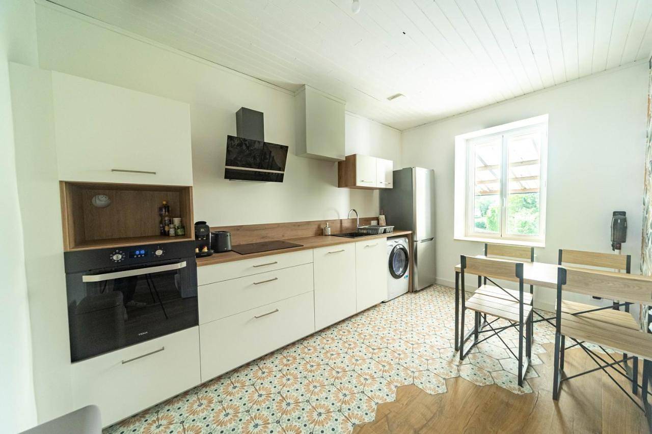 Appartement entier, Two-Bedroom Family Apartment in Saint-Didier-sur-Chalaronne, Région de Bourg-en-Bresse