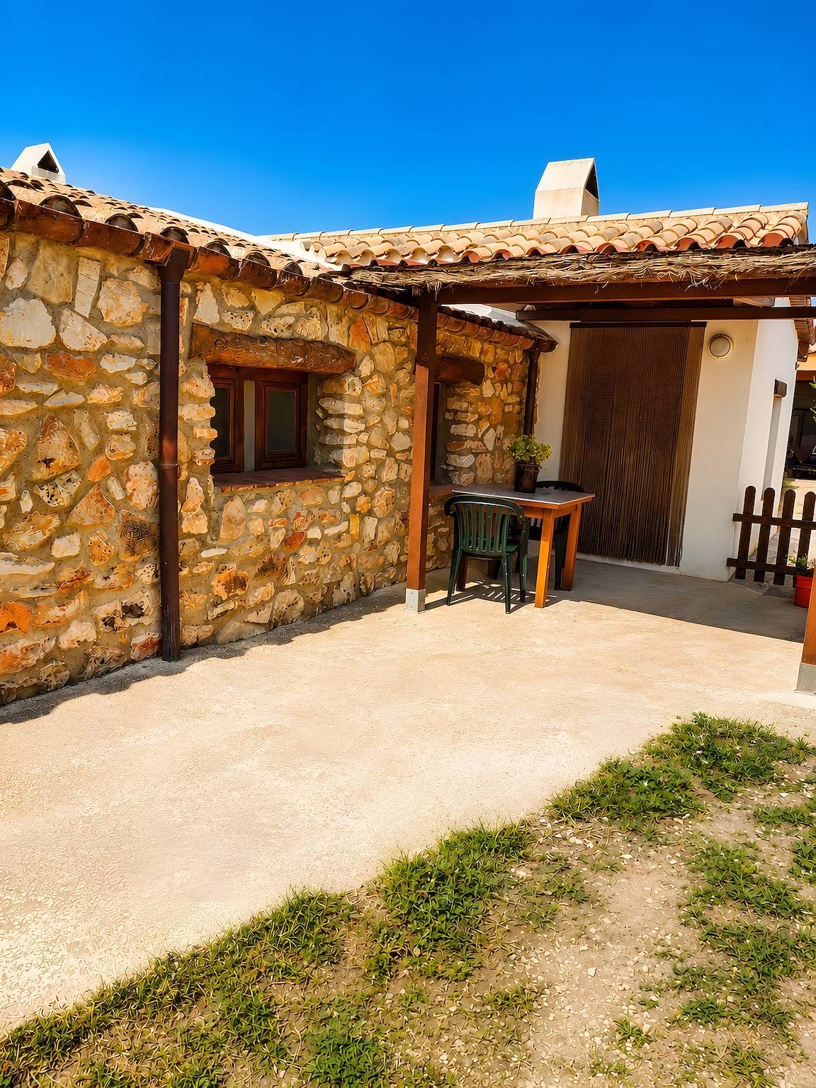 Landhaus „Apartamento Curto“ mit Bergblick, Gemeinschaftspool und Wlan in el Perelló, Terres de l'Ebre
