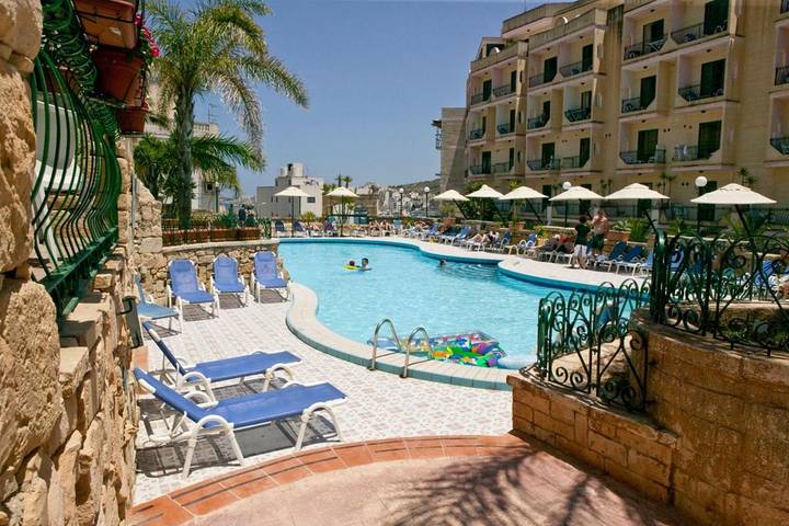 Hôtel pour 3 personnes, avec terrasse et piscine