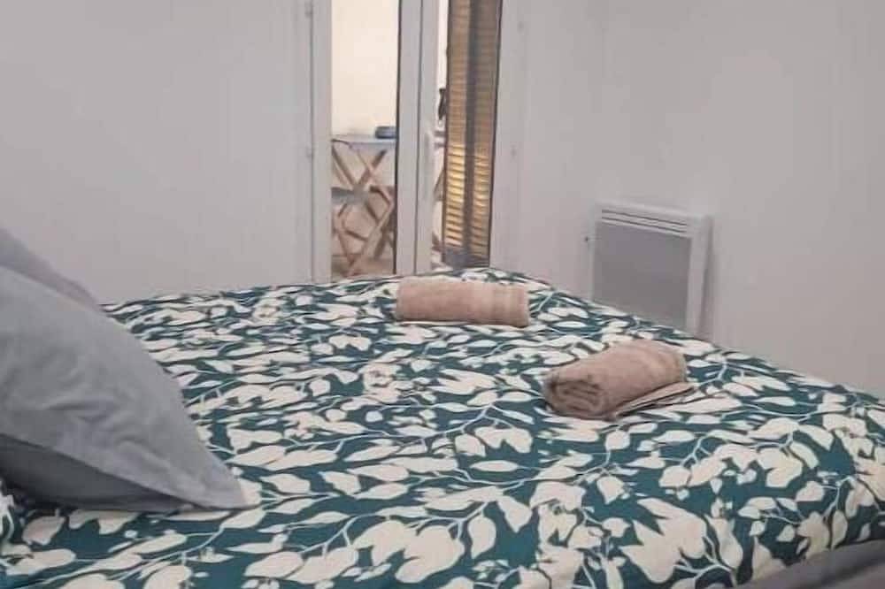 Entire apartment, In the heart of the village in Malaucène, Parc naturel régional du Mont-Ventoux