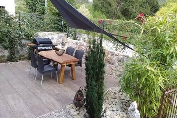 Gîte pour 4 personnes, avec terrasse dans Nances
