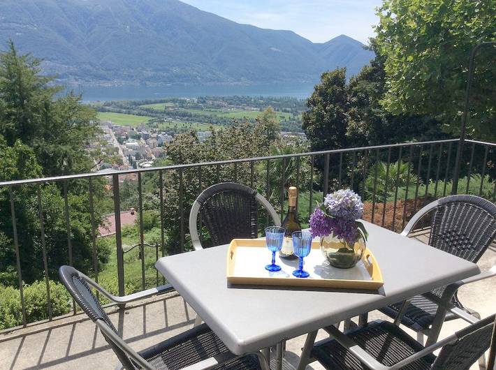 Ferienhaus für 5 Personen, mit Balkon und Terrasse sowie Garten und Seeblick in Orselina