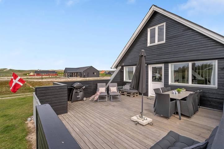 Ferieudlejning for 8 personer, med sauna og terrasse i Harboøre