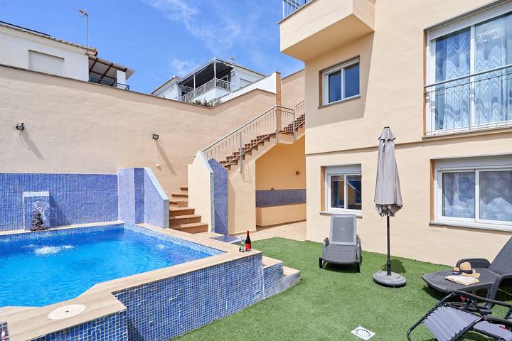 Vakantiehuis voor 10 personen, met Balkon en Tuin in Torrox Costa