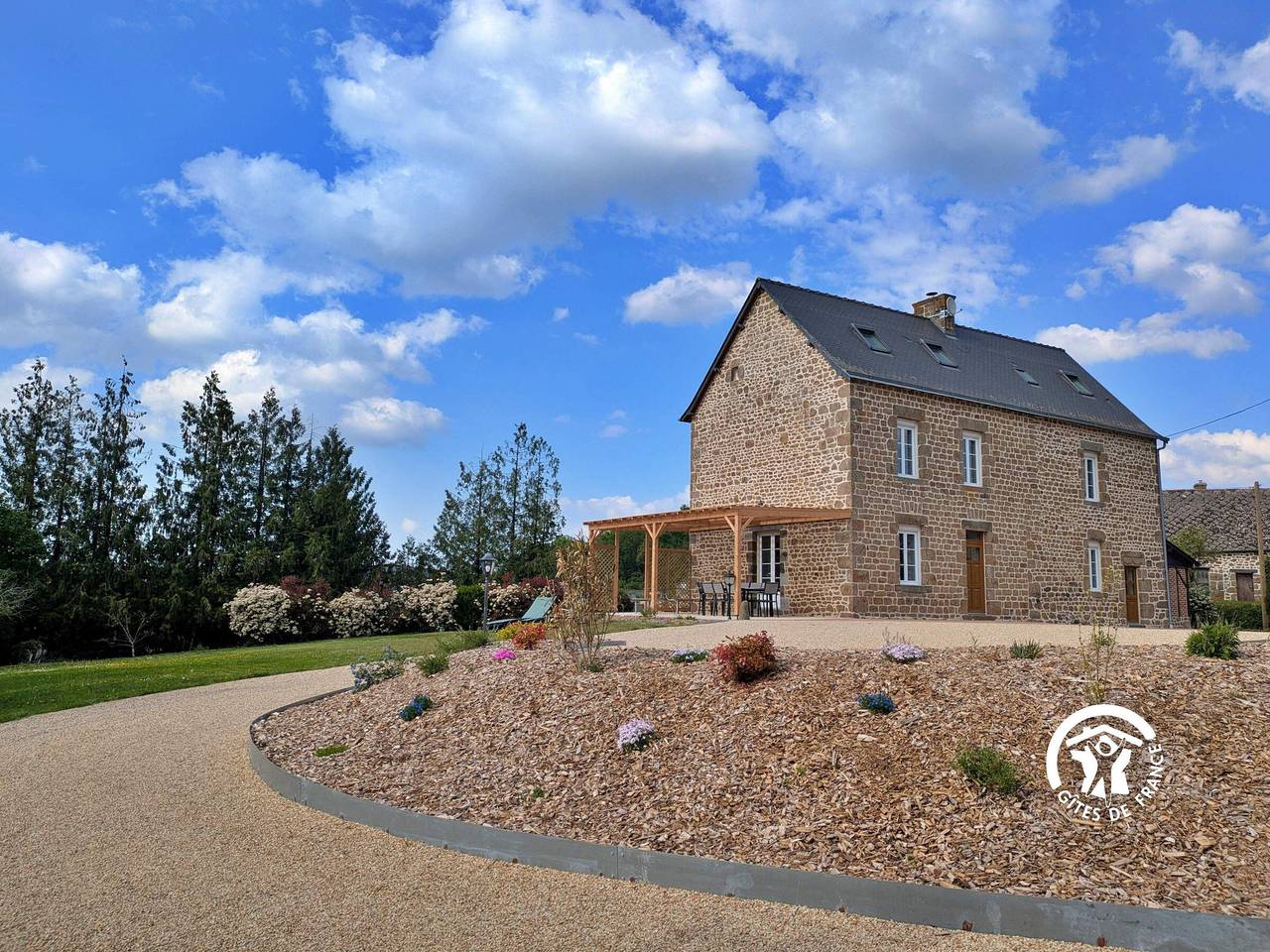 Chez Juliette: Gîte Familial avec Salle de Jeux et Cheminée in Chantrigné, Mayenne