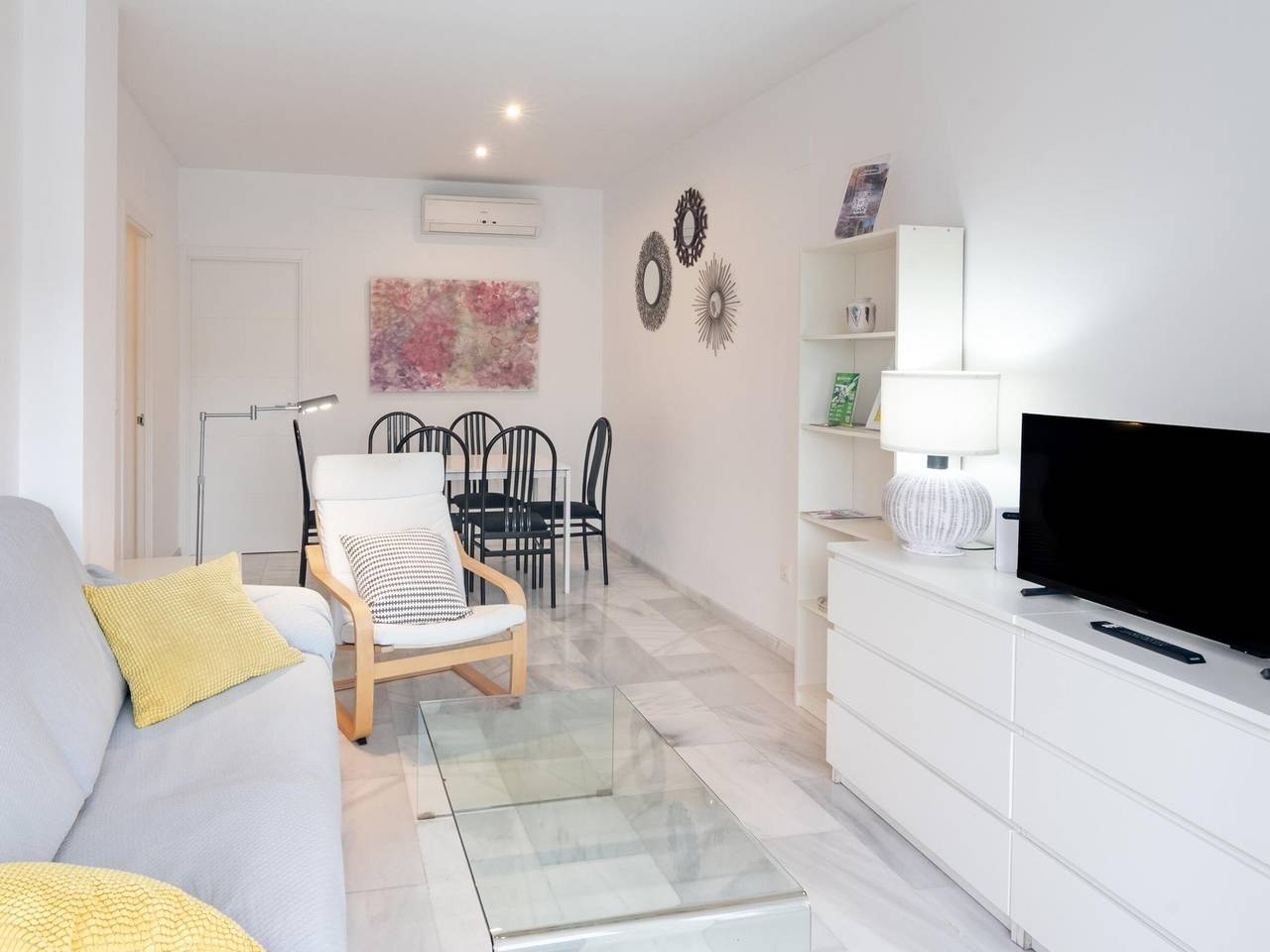 Entire apartment, Modern Apartment in Central Córdoba Near Historic Attractions in Poniente Sur, Cordoba