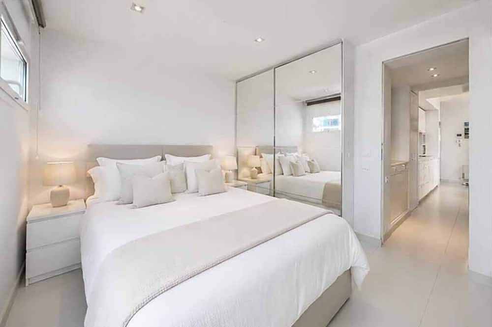 Appartement entier, 2-Bedroom Pool View Apartment at Edward Marina Botafoc, Ibiza in Talamanca, Ibiza Ville