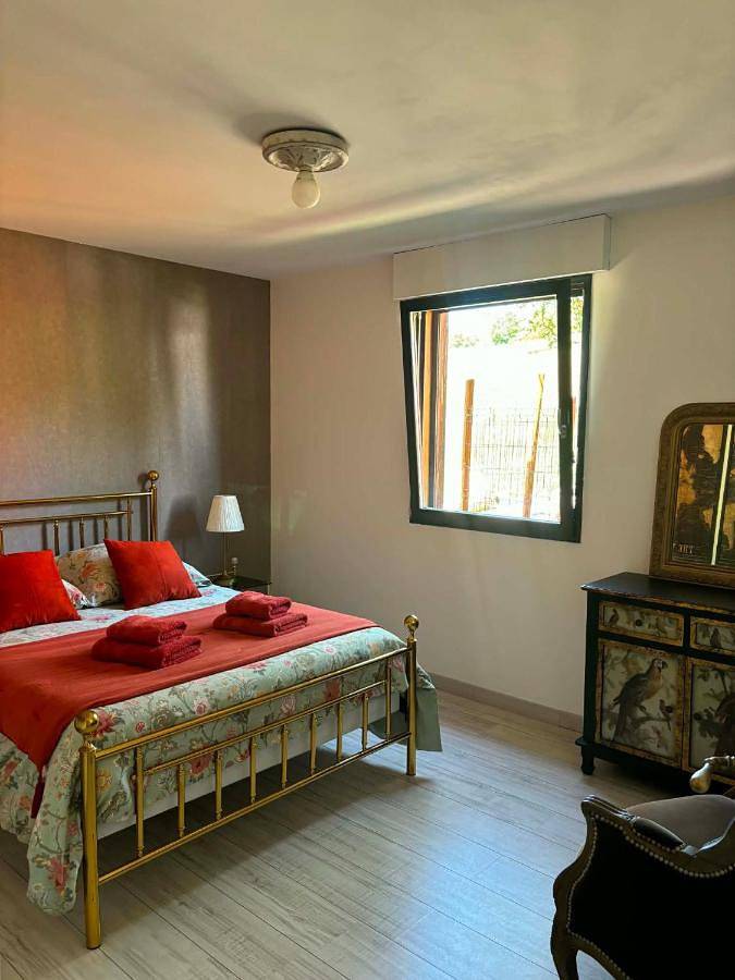 Appartement entier, Chambre dans chalet avec piscine in Saint-Jean-en-Royans, Parc naturel régional du Vercors