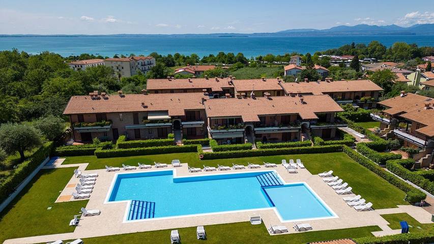 Ferienhaus für 4 Personen, mit Balkon und Pool sowie Garten in Lazise