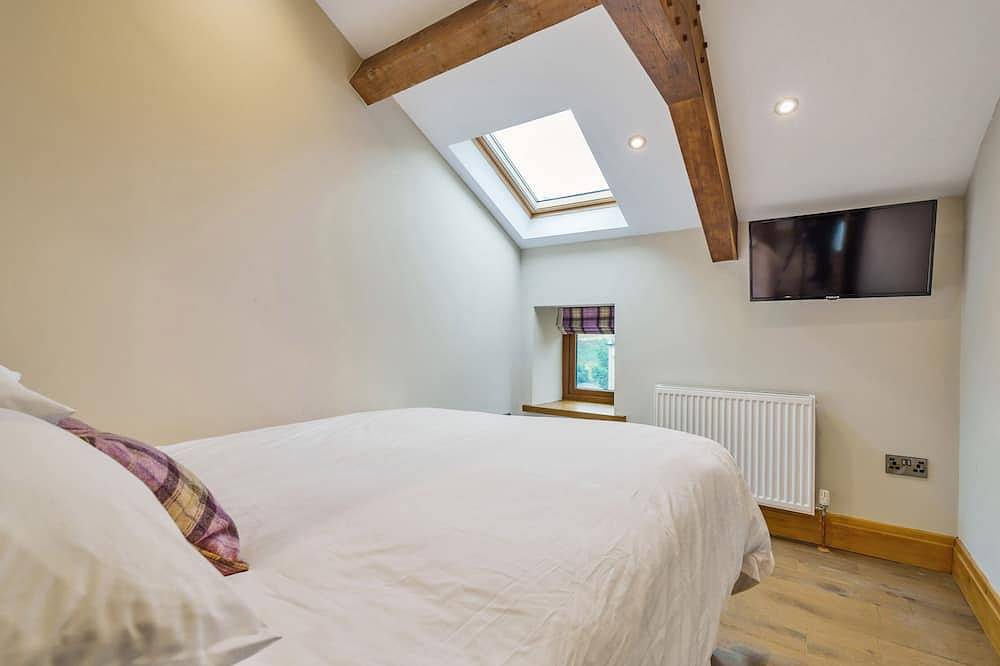 The Barn, pet friendly, character holiday cottage in Holmfirth in Holmfirth, West Yorkshire