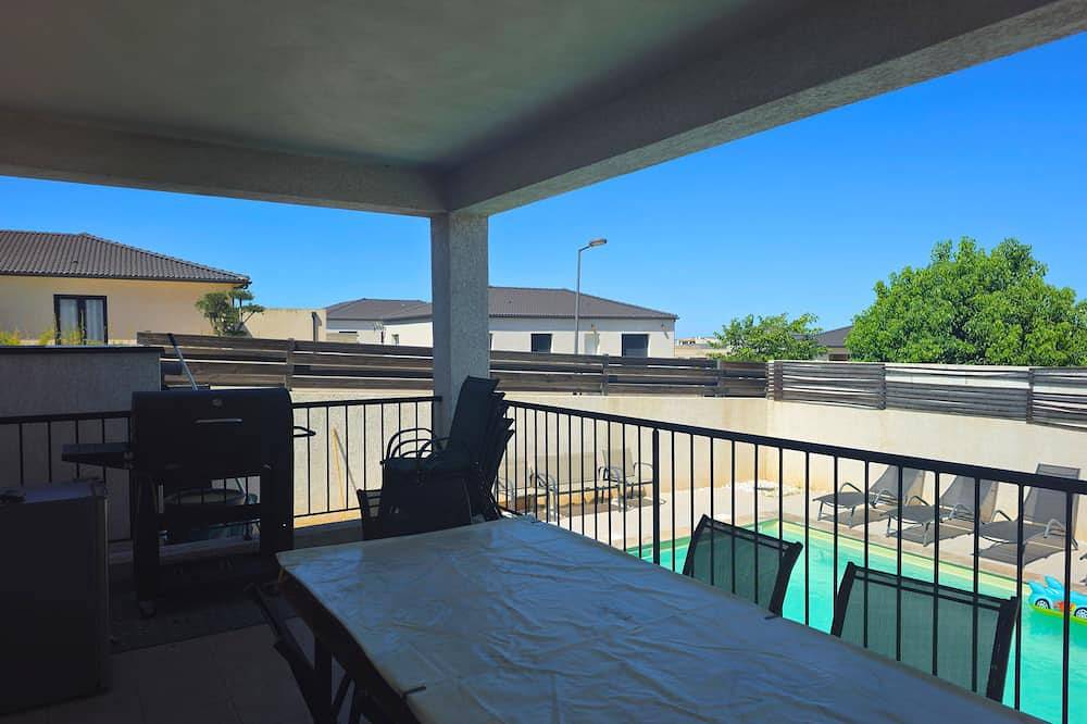 Villa con piscina cerca de la playa, mar y montaña. in Borgo, Región de Bastia