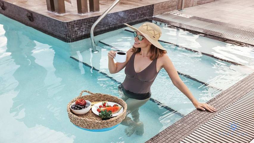 Vacation rental for 8 people, with balcony and pool as well as hot tub in Florida