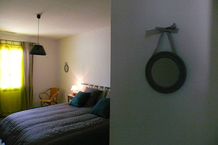 Au pied du Ventoux,  gîte neuf climatisé avec piscine privée in Monteux, Vaucluse