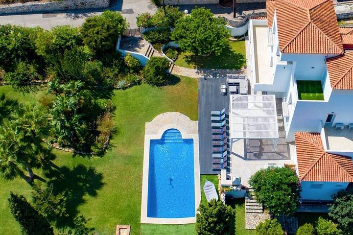 Chalet para 15 personas, con jardín y jacuzzi en Puerto Banús