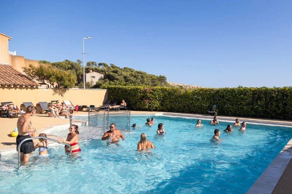 Zecamping 3* piscine chauffée pet friendly locatif Tv Lv Bbq 31m2 in Martigues, Côte méditerranéenne (France)