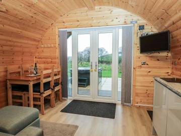 Hut for 4 People in Cumbria, North West England, Photo 3