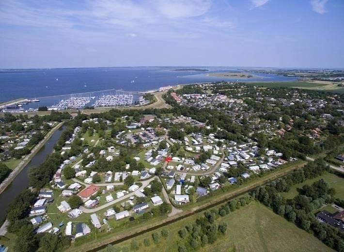 Camping für 4 Personen, mit Terrasse und Pool in Zeeland